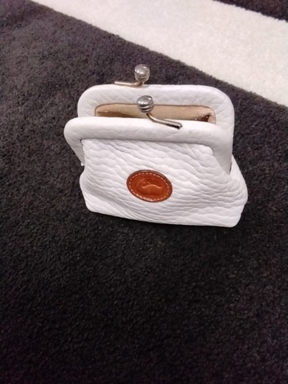 White Leather Kiss-Lock Coin Purse with Tan Trim